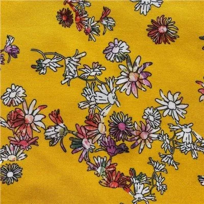 برائٹ پریمیئر پھولوں کے سلک فیبرک پرنٹ کرتا ہے۔